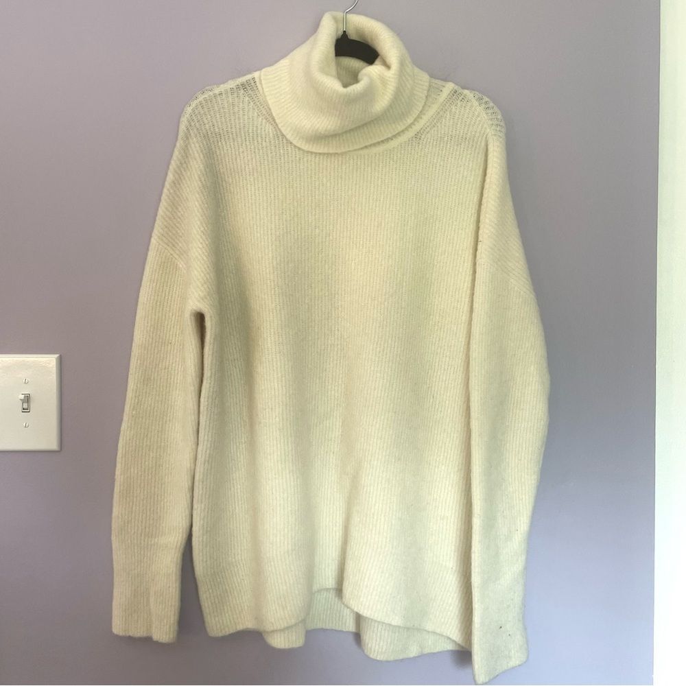 Theory Turtleneck Sweater in Cream size Medium Merino Wool Blend